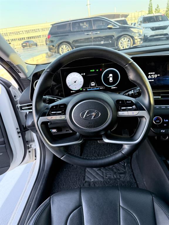 HYUNDAI Avante - Vista 12