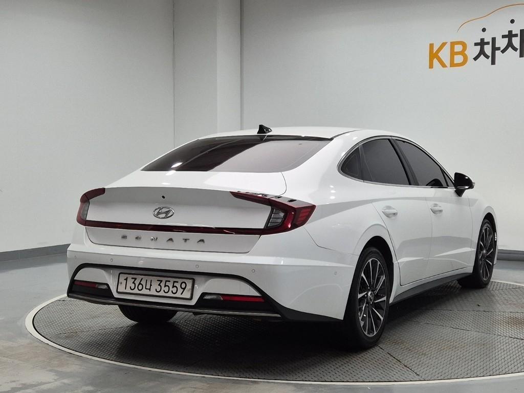 HYUNDAI Sonata - Vista 3