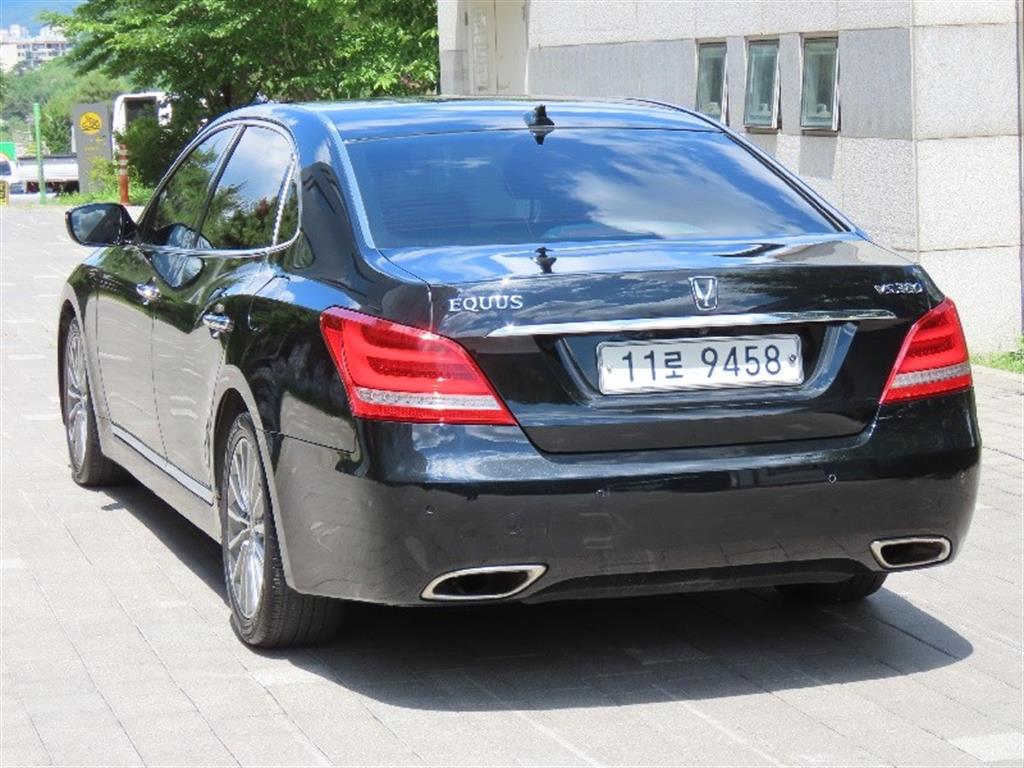 HYUNDAI Equus - Vista 7
