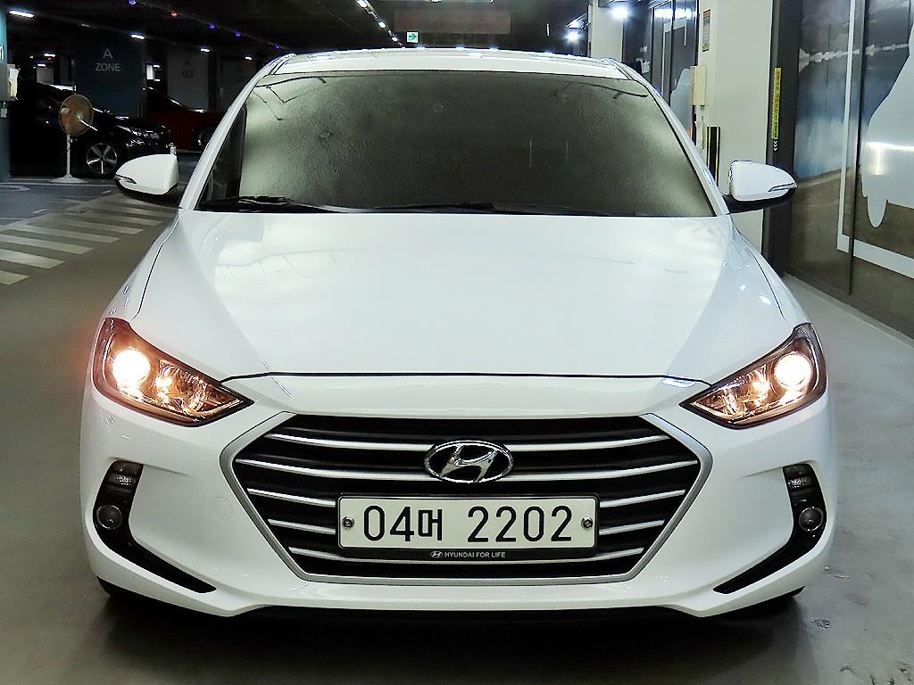 HYUNDAI Avante - Vista 2