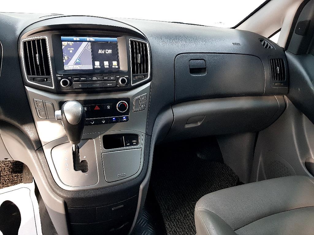 HYUNDAI Starex - Vista 10