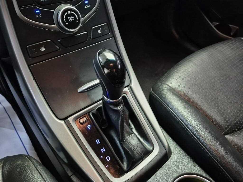 HYUNDAI Avante - Vista 8