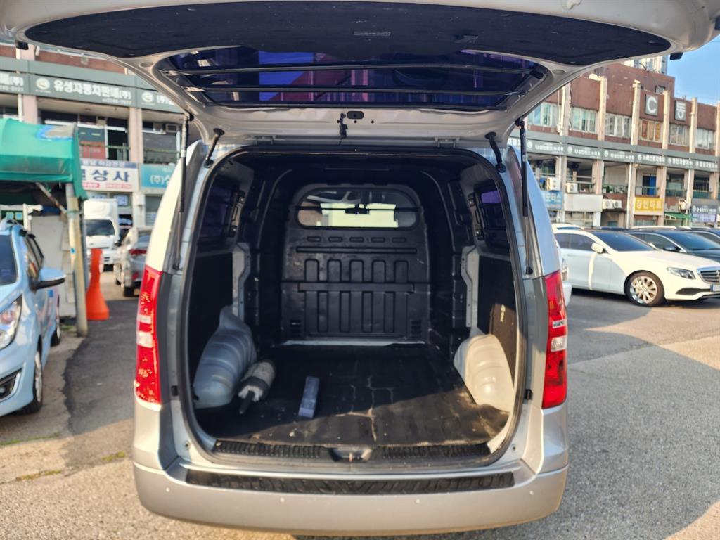 HYUNDAI Starex - Vista 5