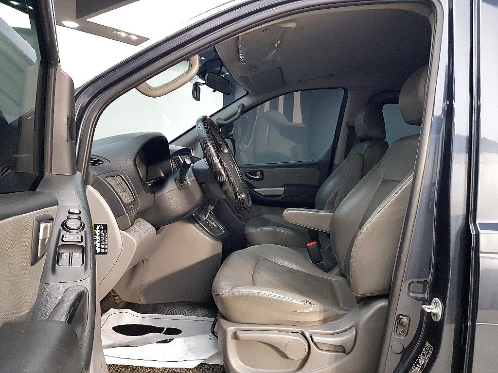 HYUNDAI Starex - Vista 8