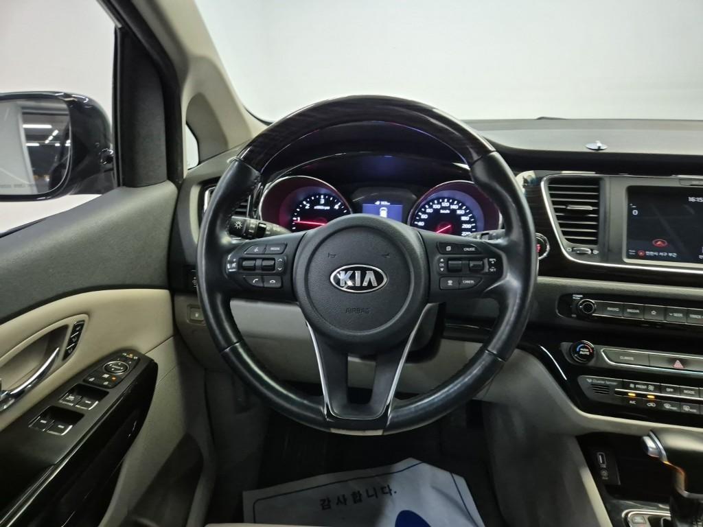 KIA Carnival - Vista 9