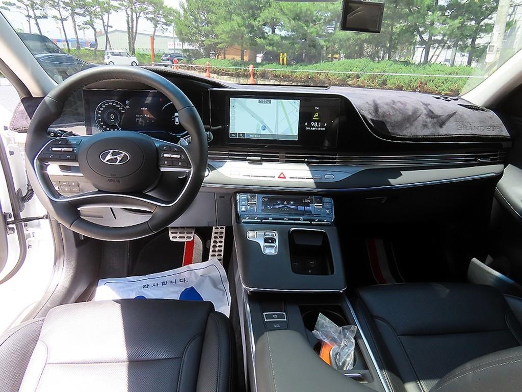 HYUNDAI Grandeur - Vista 7