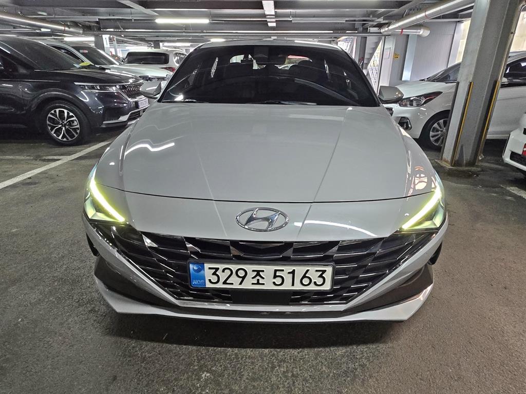 HYUNDAI Avante - Vista 3