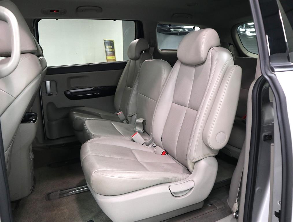 KIA Carnival - Vista 10