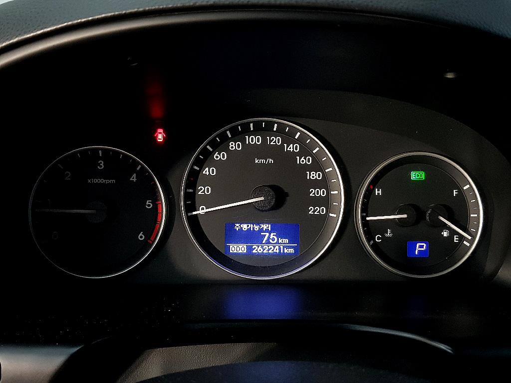 HYUNDAI Starex - Vista 7