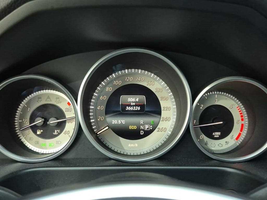 Mercedes Benz E class - Vista 6
