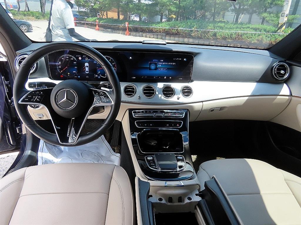 Mercedes Benz E class - Vista 7