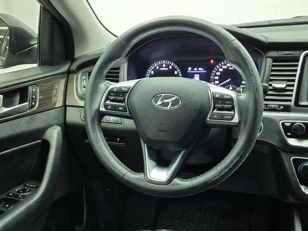 HYUNDAI Sonata - Vista 9