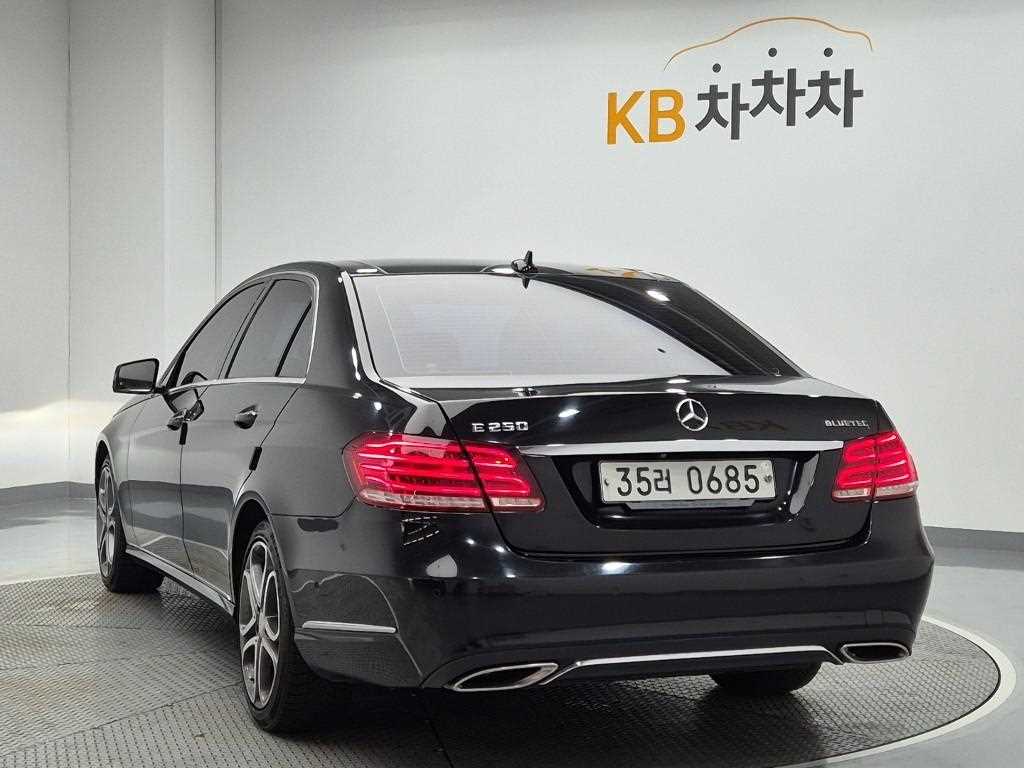 Mercedes Benz E class - Vista 2