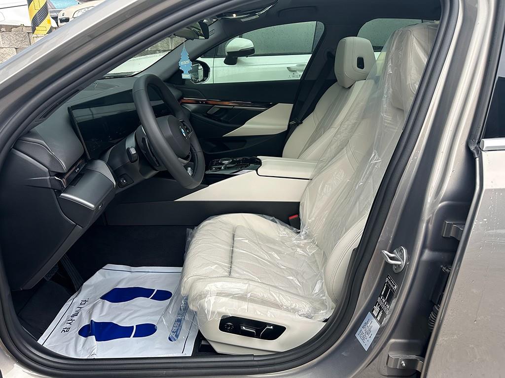 BMW 5 Series - Vista 5