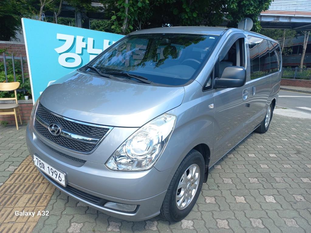HYUNDAI Starex - Vista 2