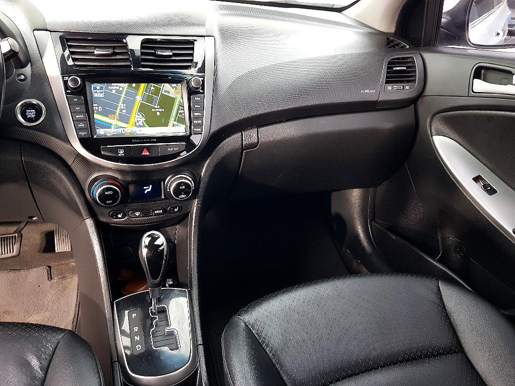 HYUNDAI Accent - Vista 10