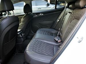 KIA Stinger - Vista 12