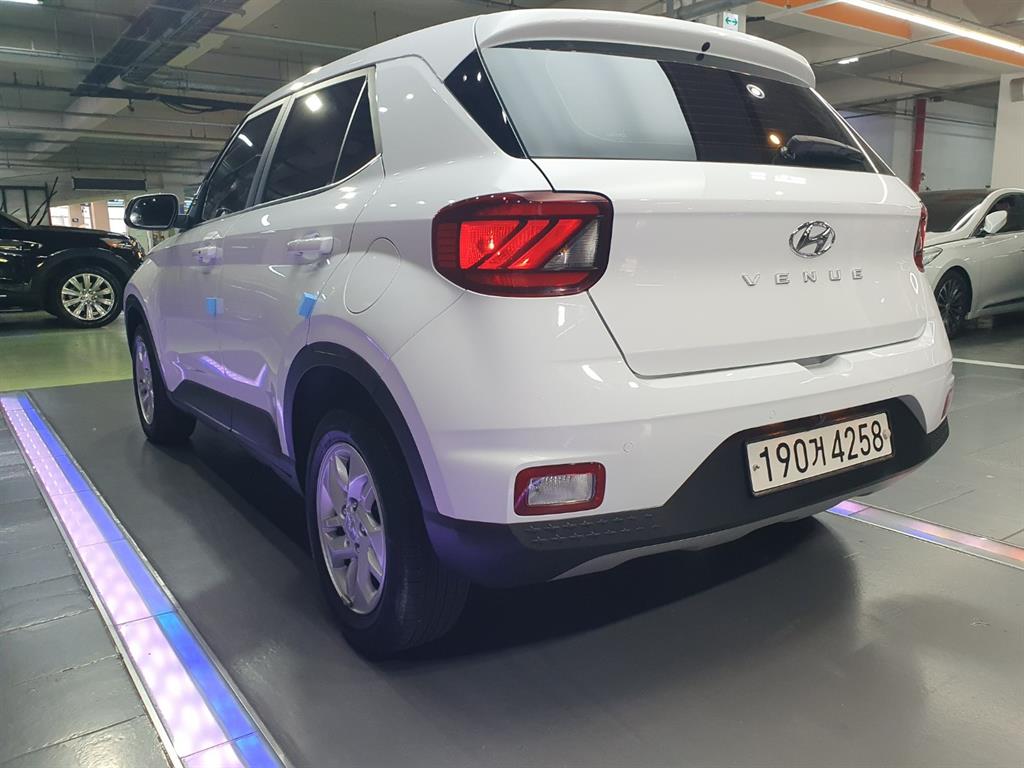 HYUNDAI Venue - Vista 4