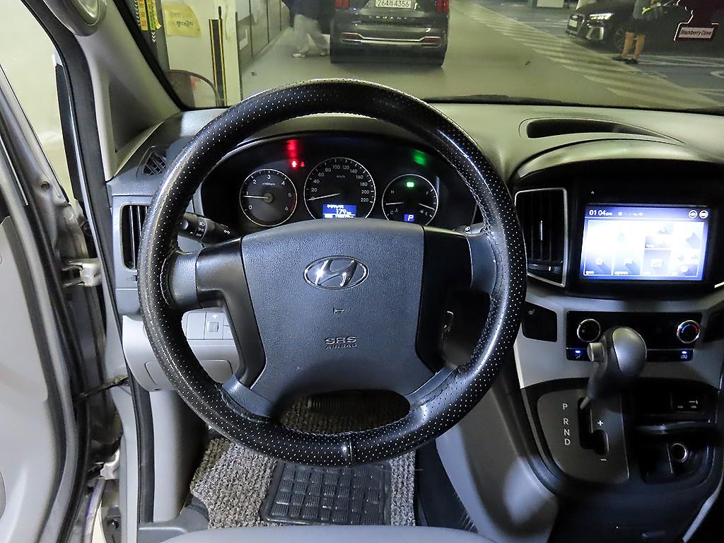 HYUNDAI Starex - Vista 8