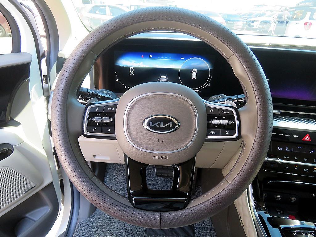 KIA Carnival - Vista 11
