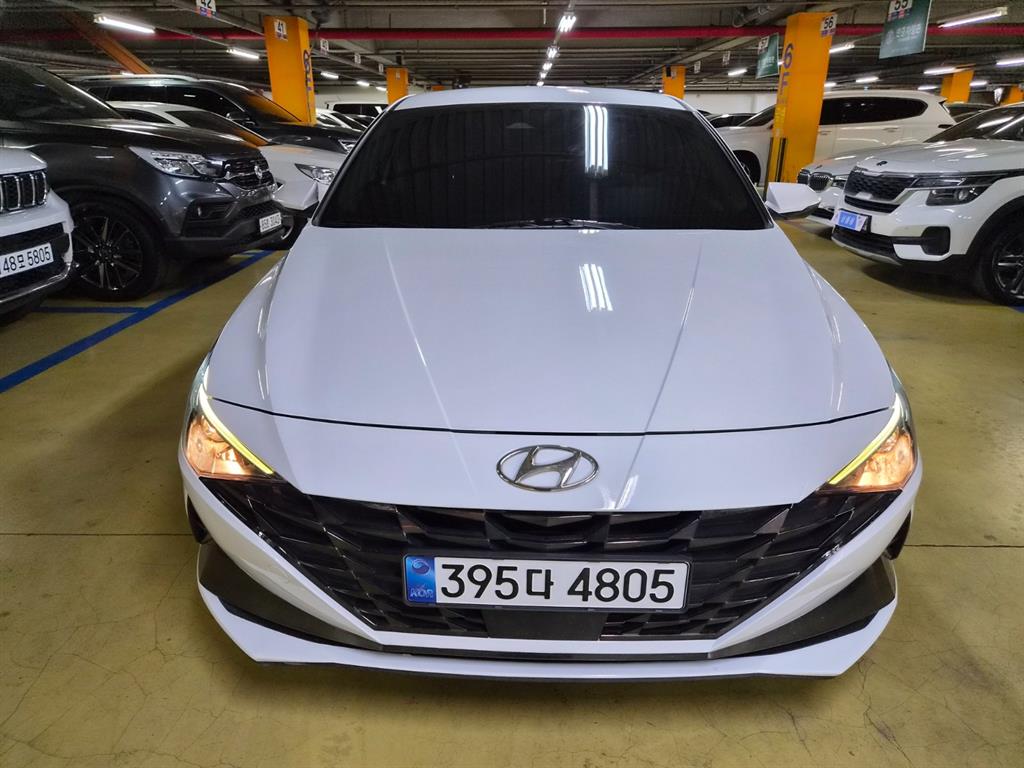 HYUNDAI Avante - Vista 2