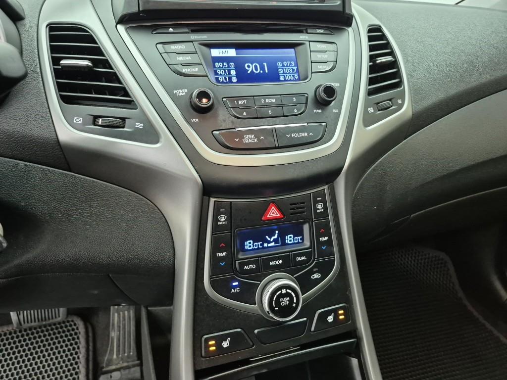 HYUNDAI Avante - Vista 10
