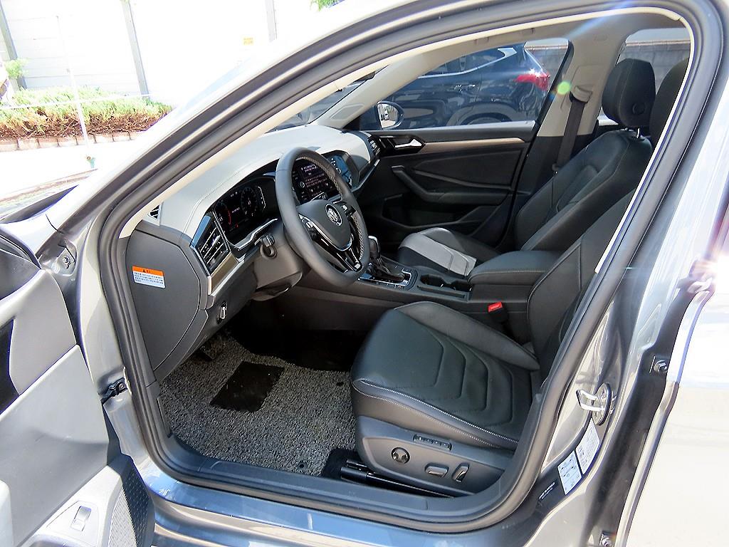 Volkswagen Jetta - Vista 5