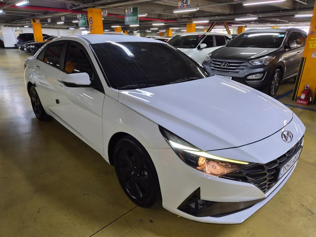 HYUNDAI Avante - Vista 3
