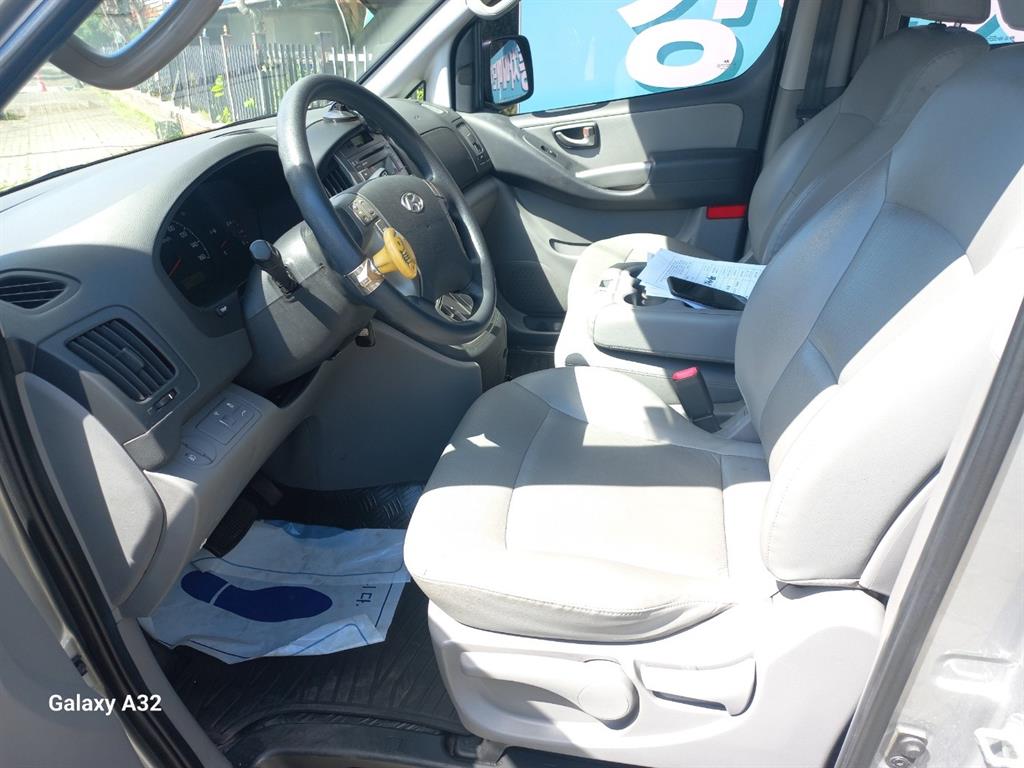 HYUNDAI Starex - Vista 5