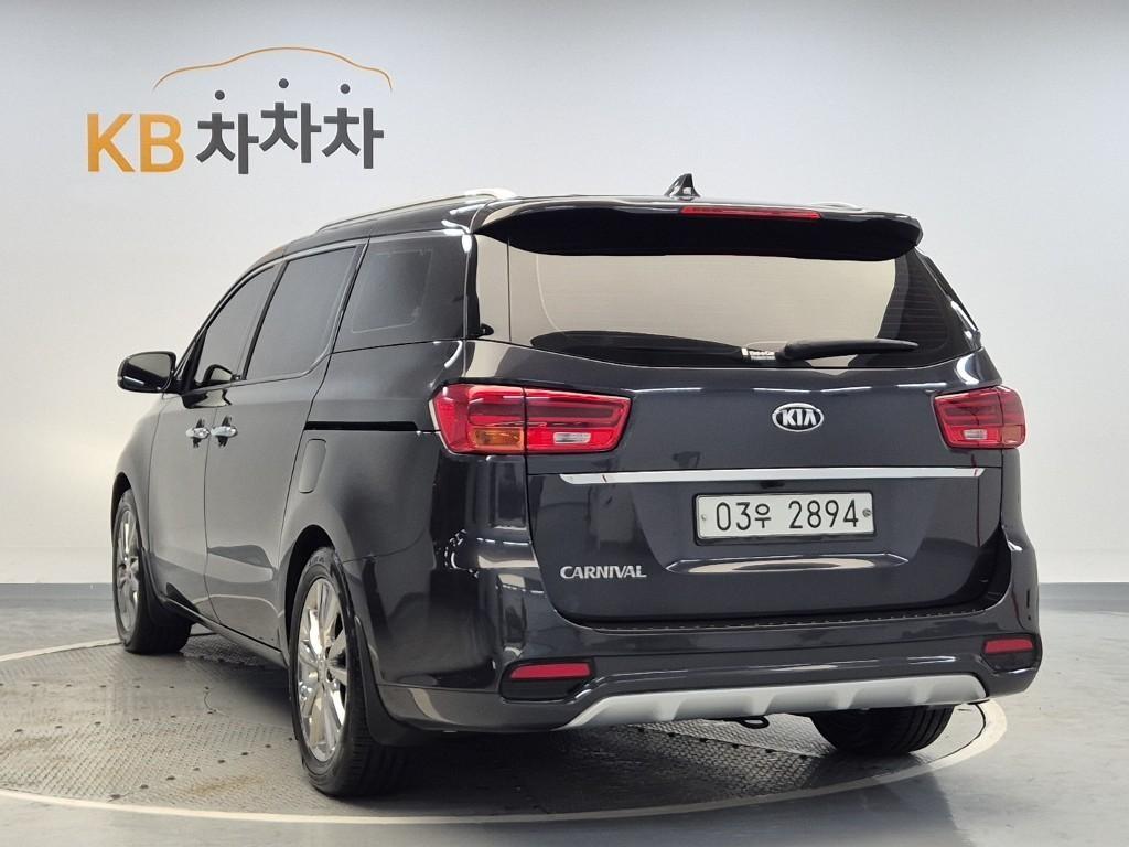 KIA Carnival - Vista 2