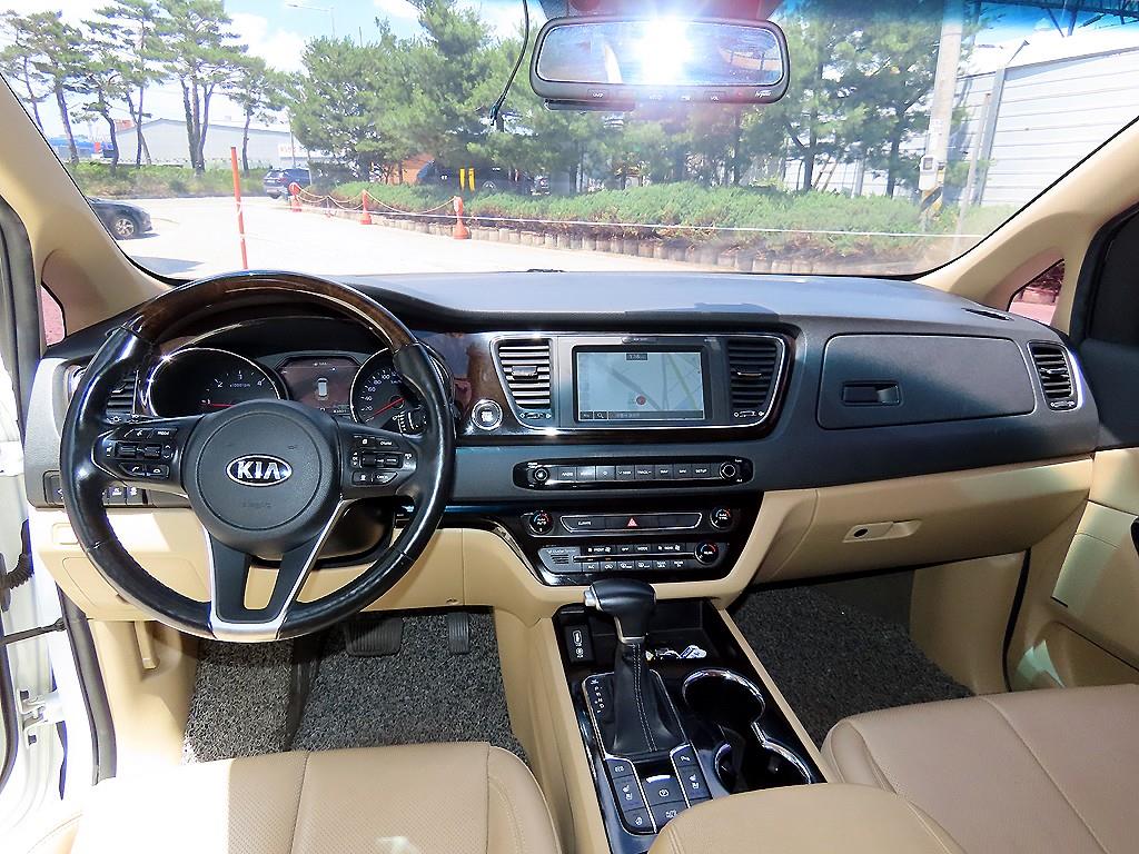 KIA Carnival - Vista 7