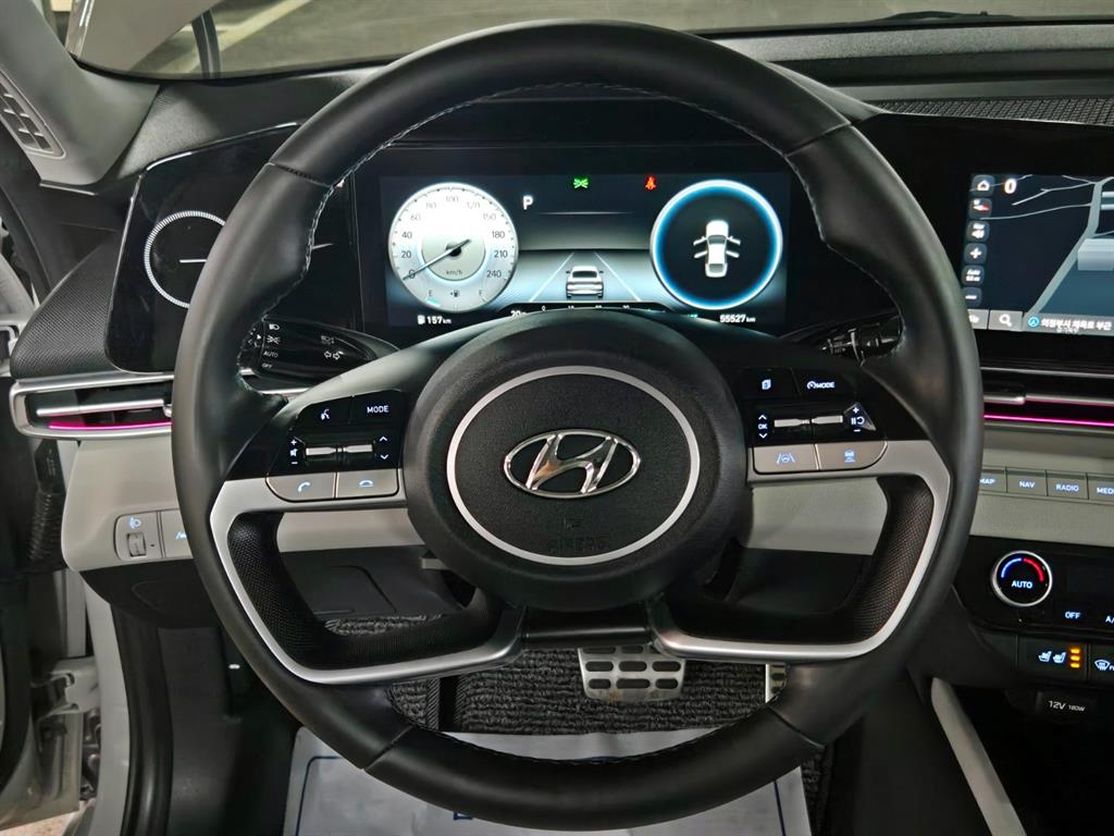 HYUNDAI Avante - Vista 11