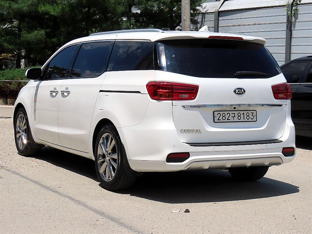 KIA Carnival - Vista 3