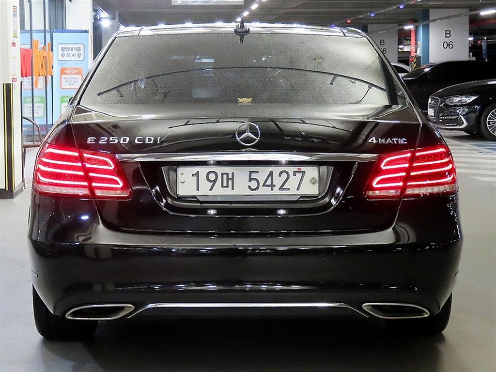 Mercedes Benz E class - Vista 5