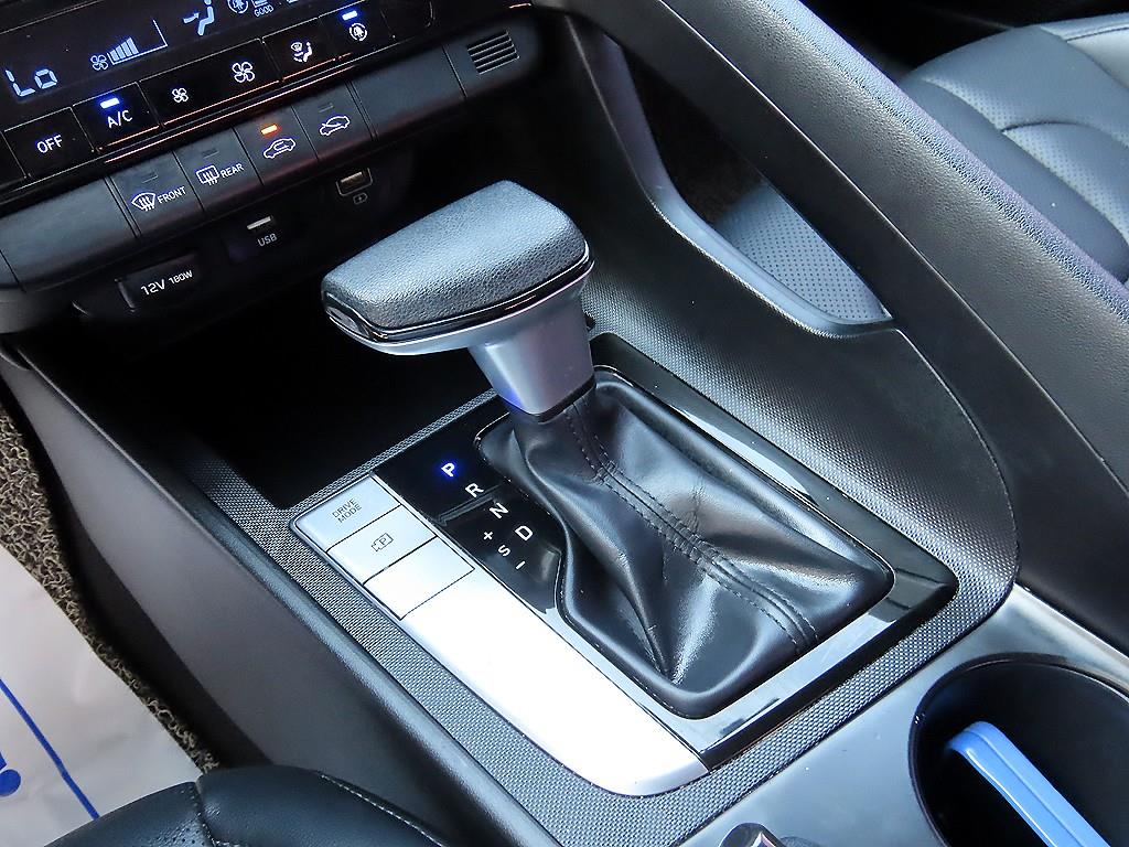 HYUNDAI Avante - Vista 10