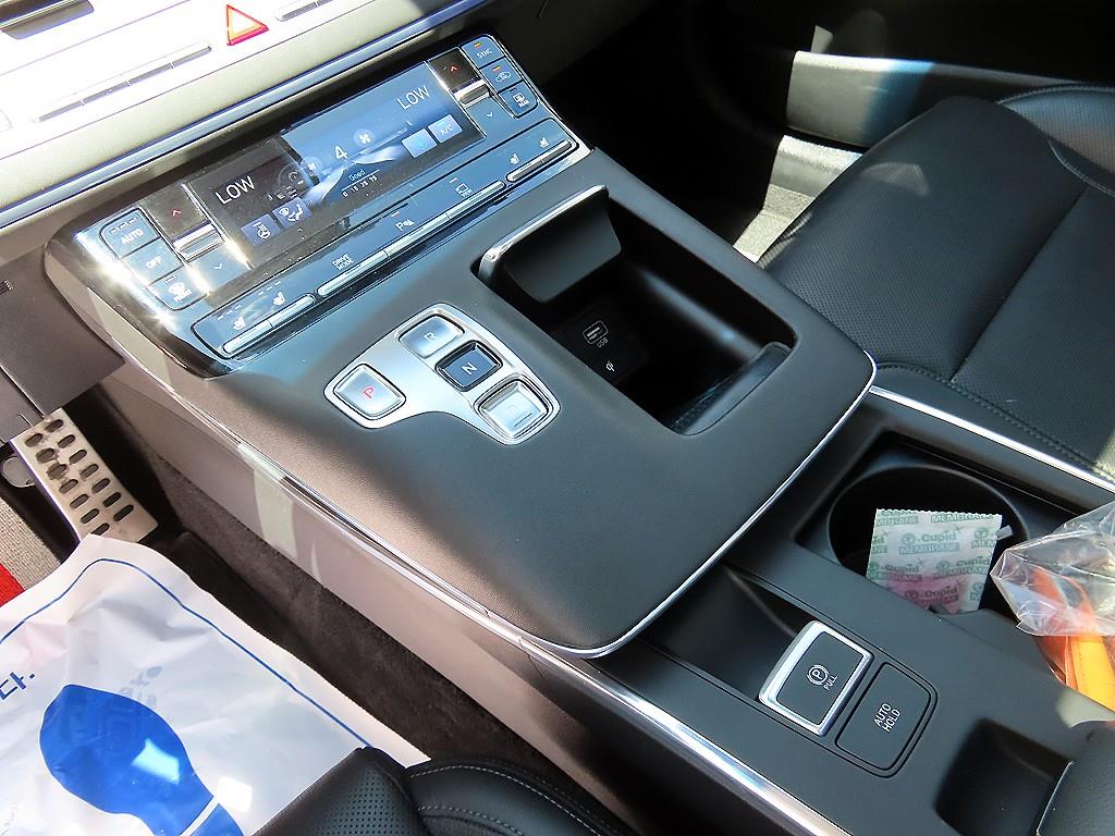 HYUNDAI Grandeur - Vista 11