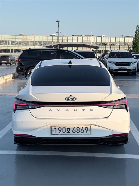 HYUNDAI Avante - Vista 5