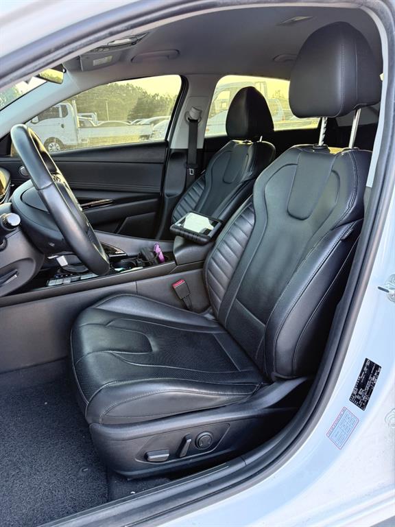HYUNDAI Avante - Vista 10