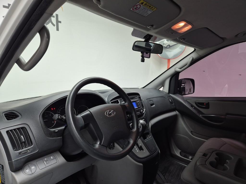 HYUNDAI Starex - Vista 7