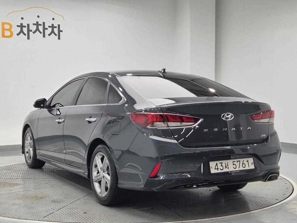 HYUNDAI Sonata - Vista 2