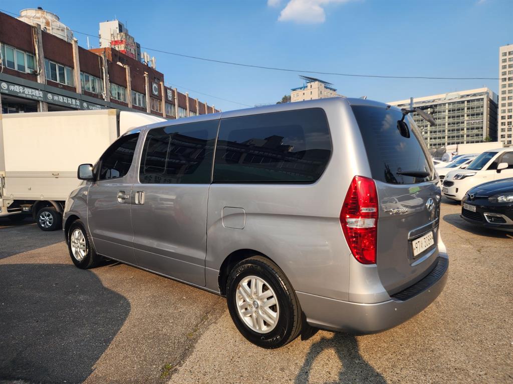 HYUNDAI Starex - Vista 4