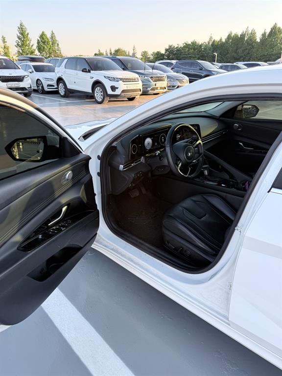 HYUNDAI Avante - Vista 7
