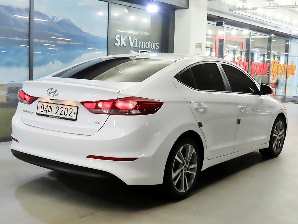 HYUNDAI Avante - Vista 4