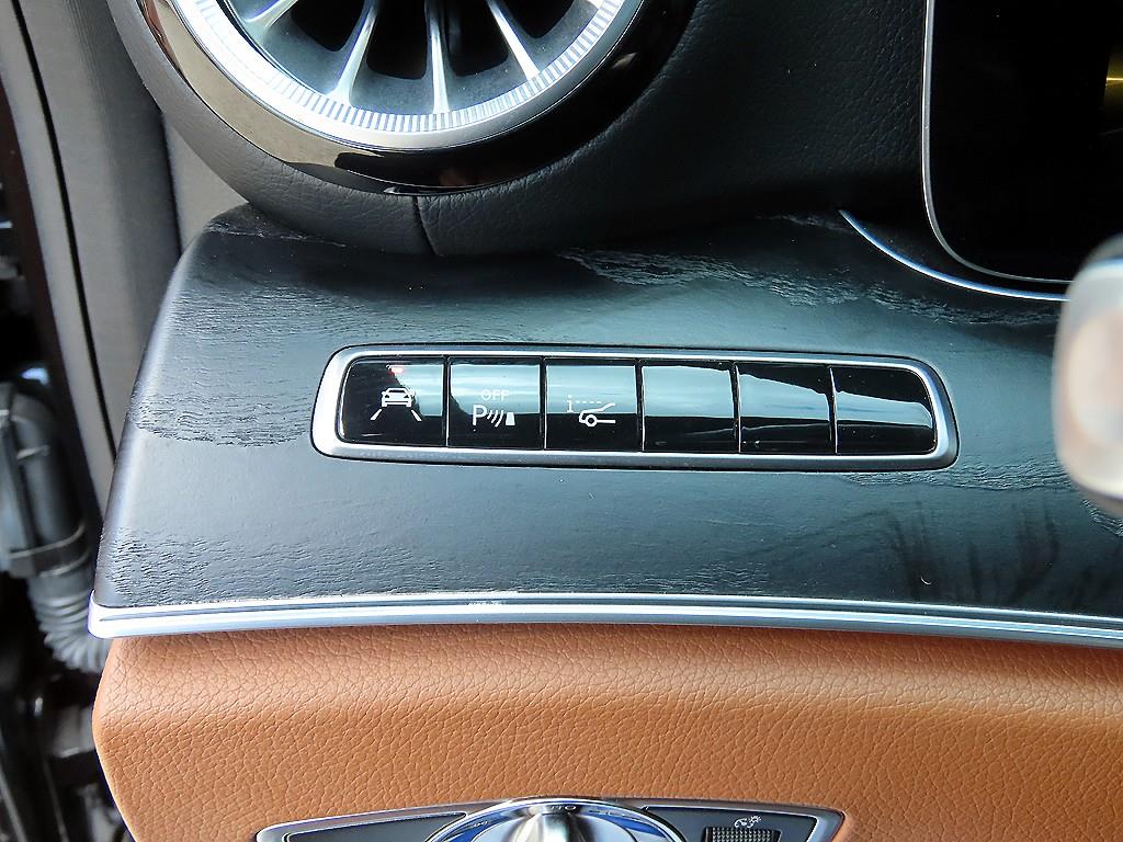Mercedes Benz E class - Vista 12