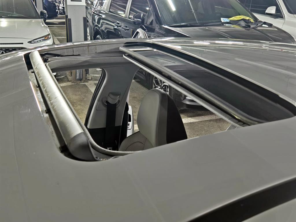 HYUNDAI Avante - Vista 10