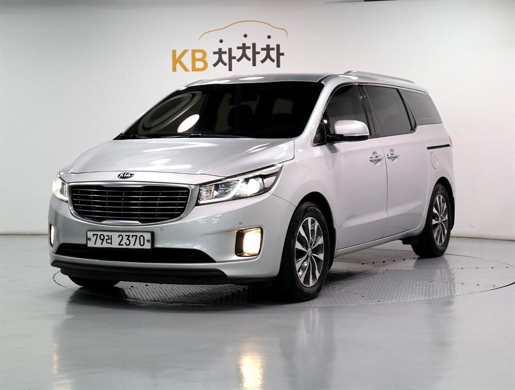 KIA Carnival 2017 Plateado - Importación desde Corea - HF Imports Iquique - Foto 1