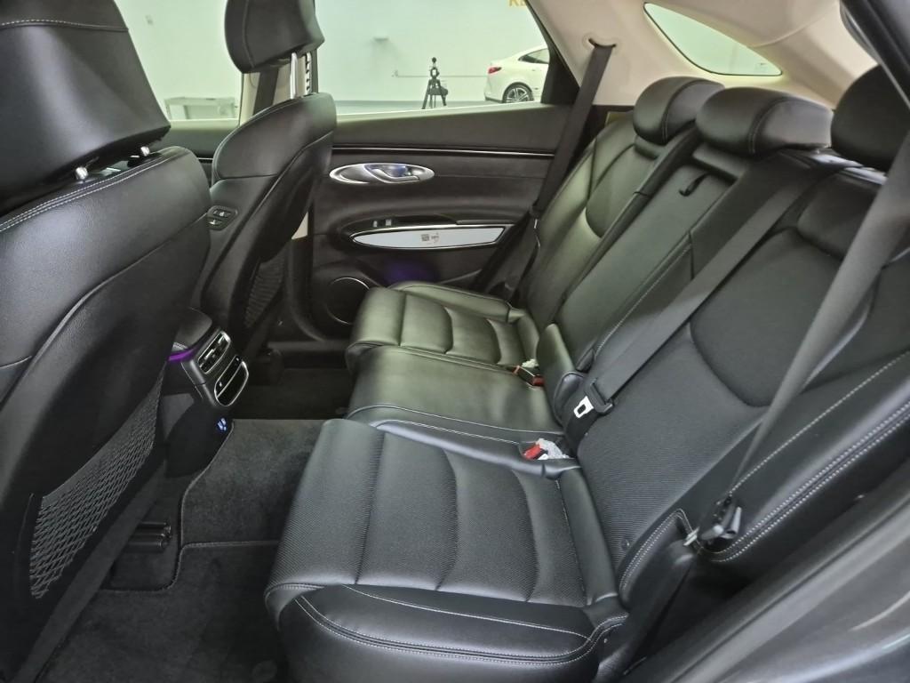 Genesis GV70 - Vista 9