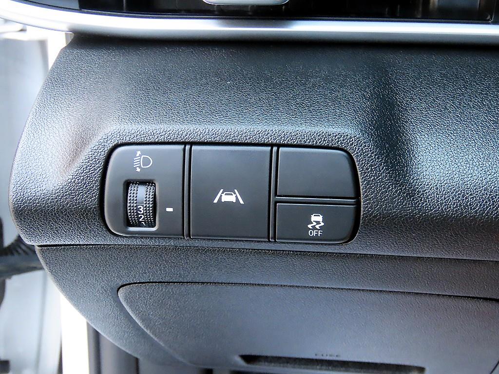 HYUNDAI Avante - Vista 12