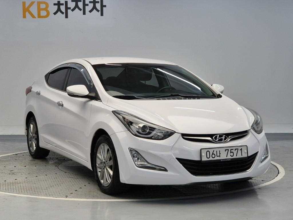 HYUNDAI Avante - Vista 4