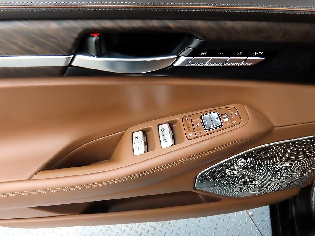 Genesis G90 - Vista 11